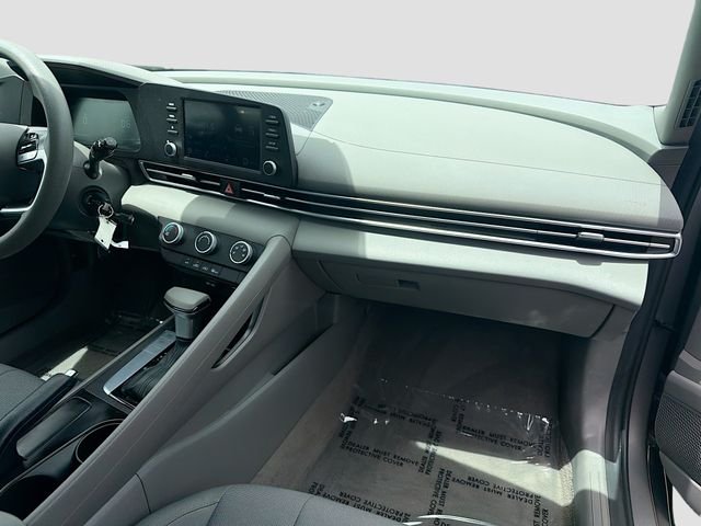 Used 2024 Silver Hyundai SE image 27