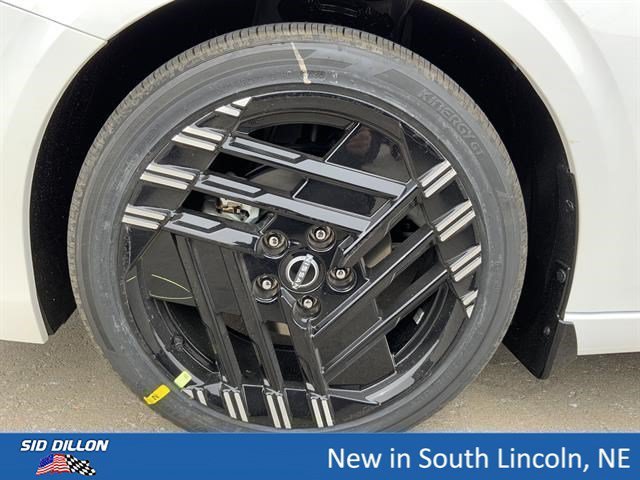 New 2026 Aspen White Tricoat/Super Black Nissan SR image 11