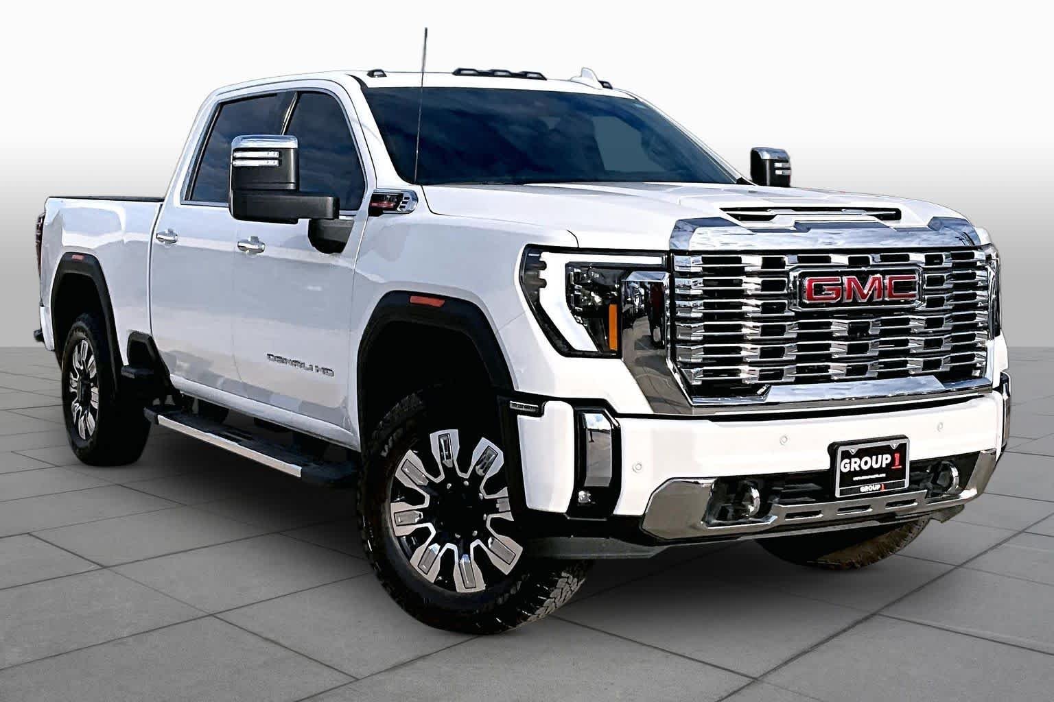 Used 2025 Summit White GMC Denali image 3