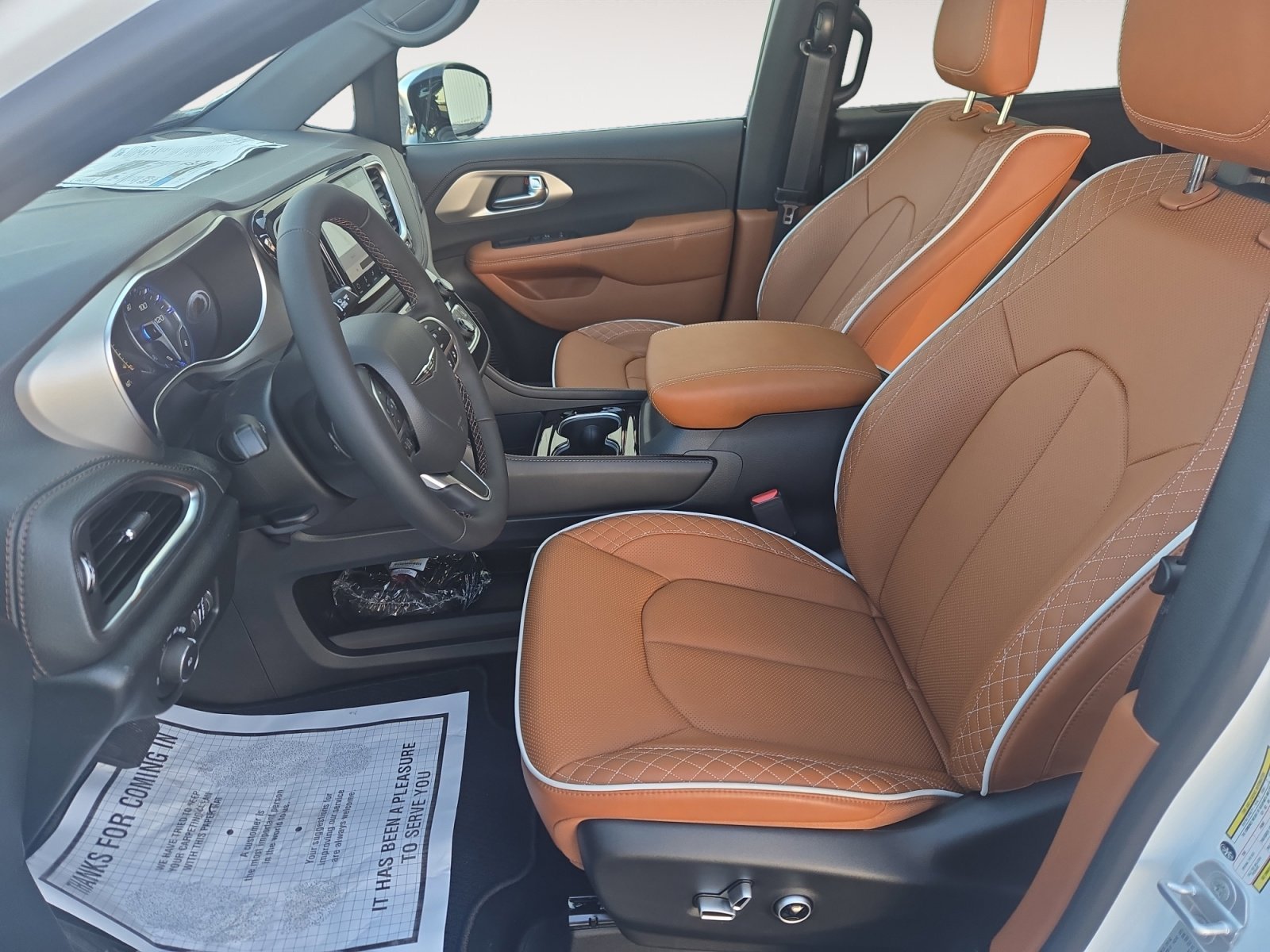 New 2026 Bright White Clearcoat Chrysler Pinnacle image 23