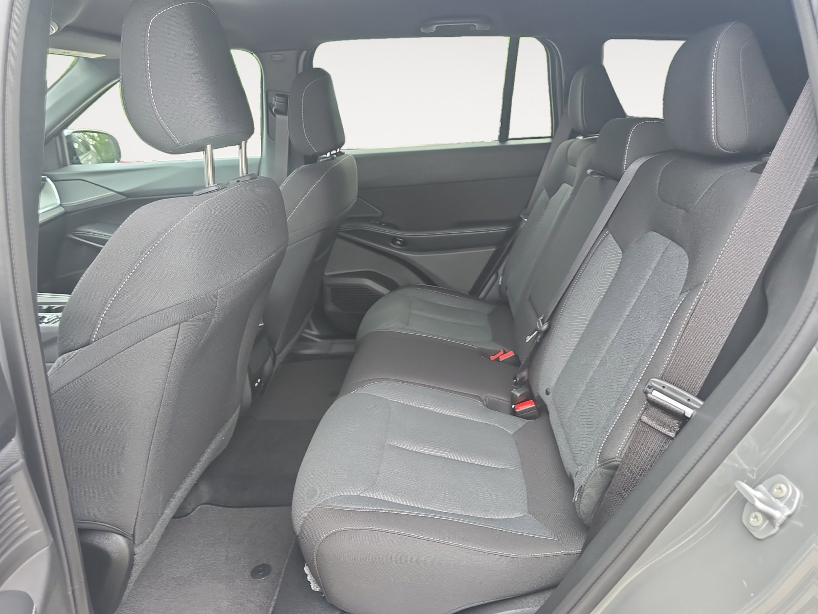 New 2026 Sting-Gray Clearcoat Jeep Laredo image 22