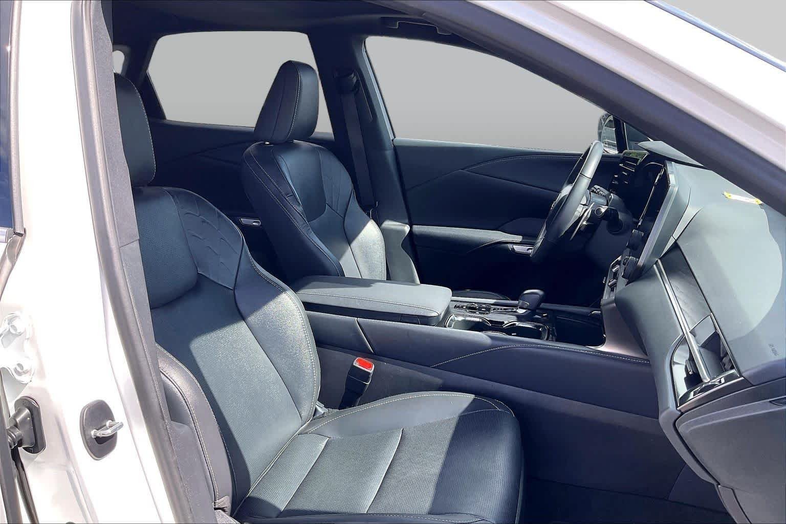 Used 2025 Eminent White Pearl Lexus Premium Plus image 9