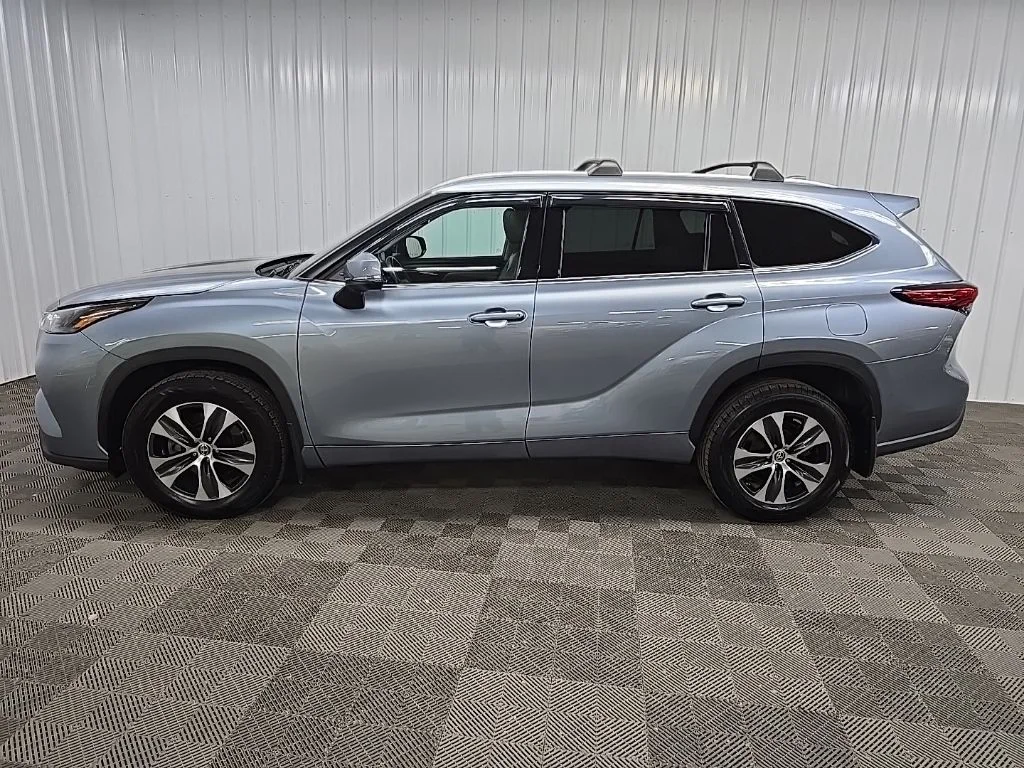 Used 2022 Blue Toyota XLE image 5
