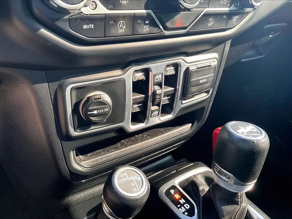Used 2018 Blue Jeep Unlimited Sahara image 32