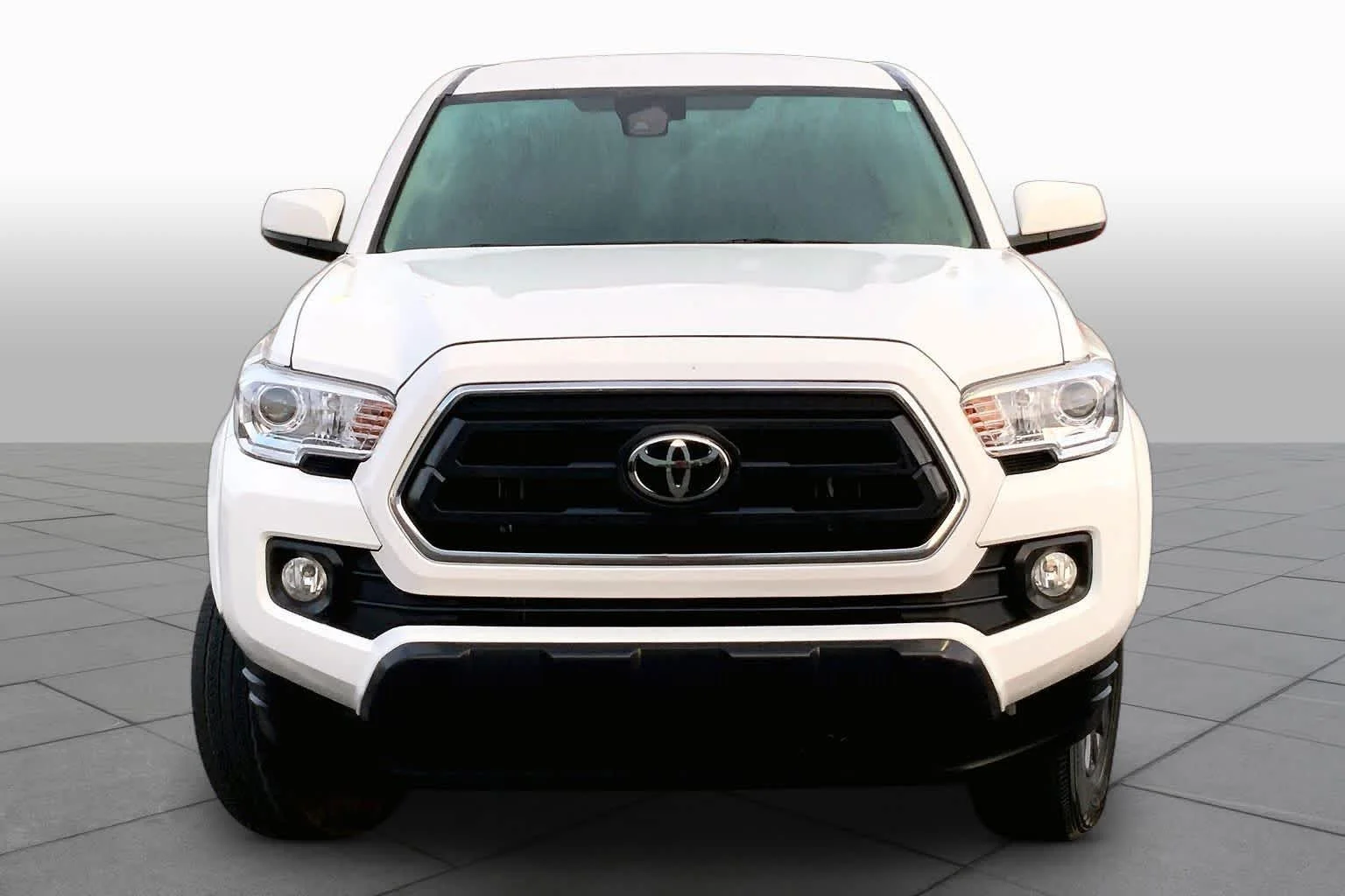 Used 2023 Ice Cap Toyota SR5 image 4