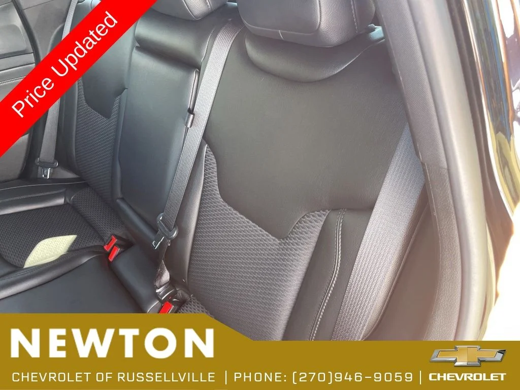 Used 2022 Diamond Black Jeep Latitude image 30