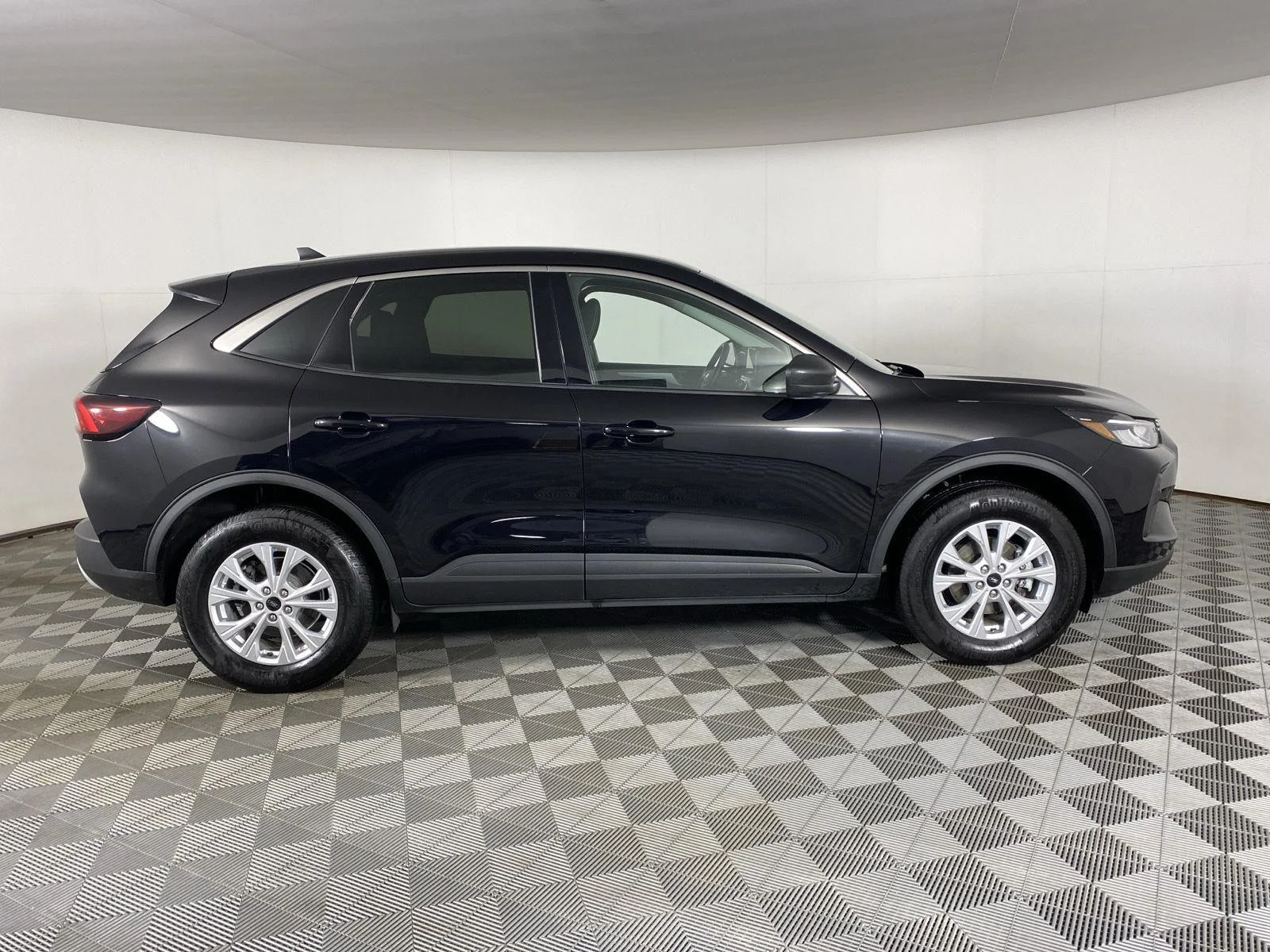 Used 2024 Agate Black Ford Active image 11