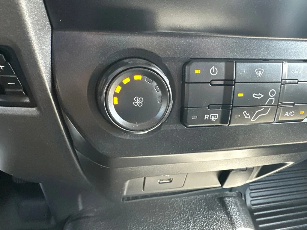 Used 2022 White Ford XL image 21