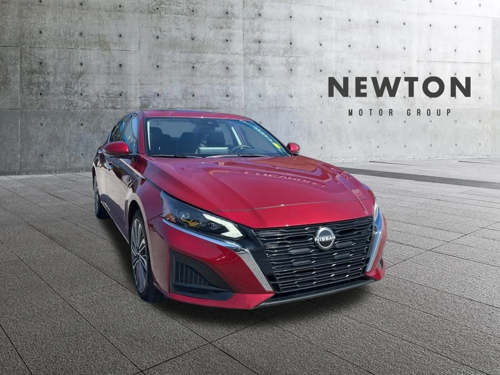 2025 Nissan Altima's photo