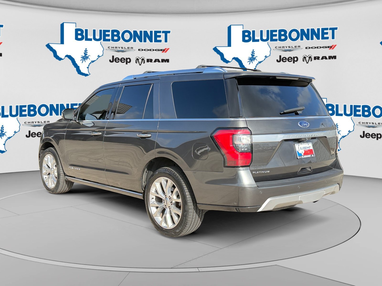 Used 2019 Magnetic Ford Platinum image 7