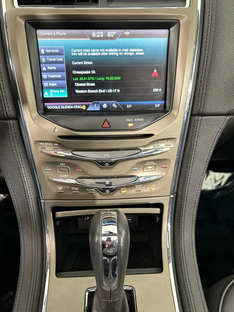 Used 2014 Silver Lincoln Base image 14