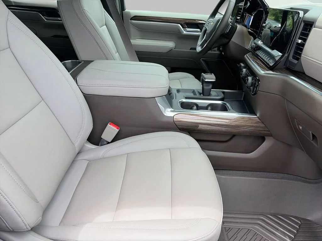 New 2026 Summit White Chevrolet LT image 8