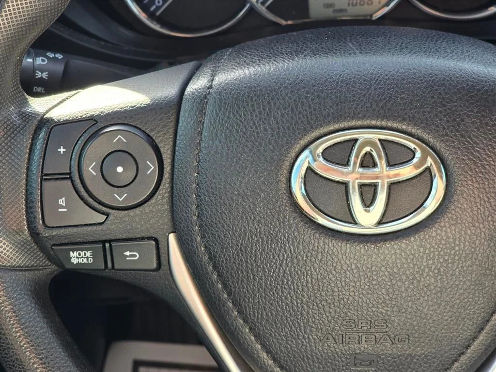 Used 2015 Red Toyota LE image 14