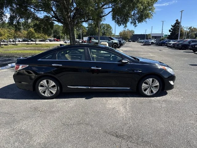 Used 2013 Black Hyundai Limited image 4