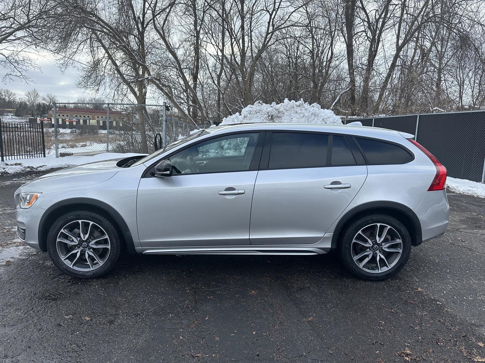 Used 2017 Volvo V60 Base with VIN YV440MWK0H1026988 for sale in Waconia, MN