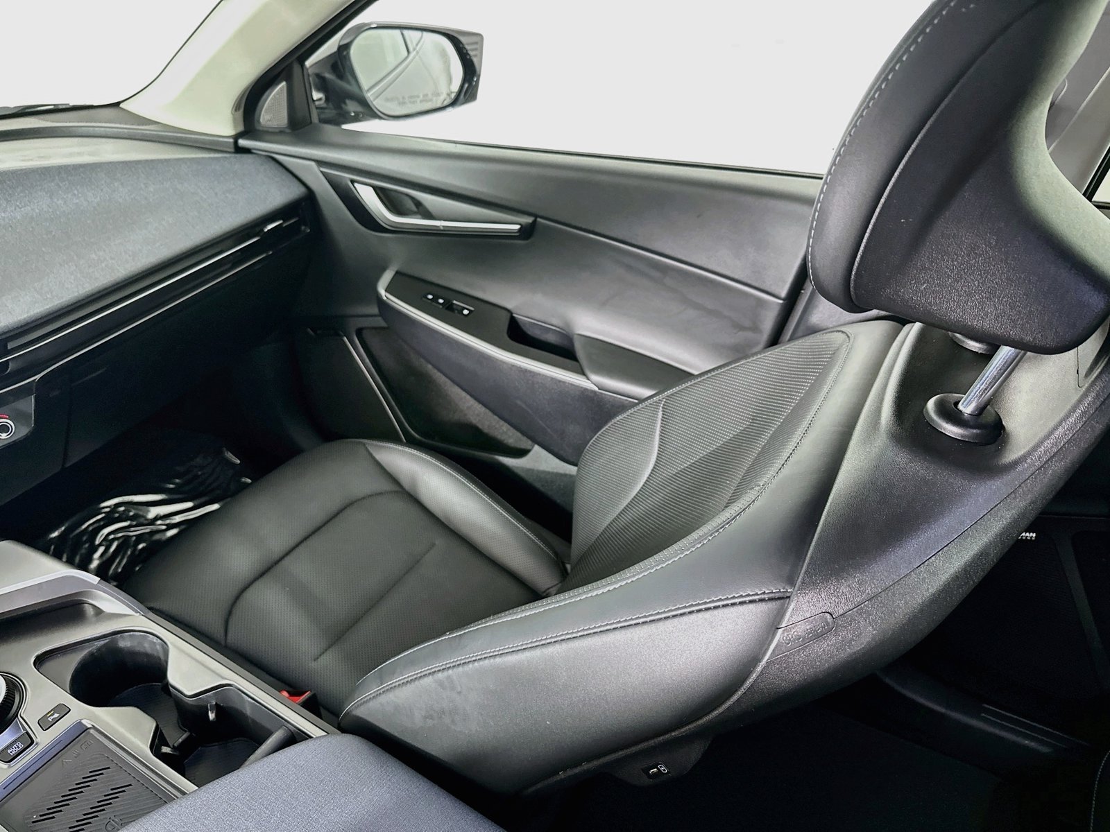 Used 2023 Interstellar Gray Kia Wind image 25