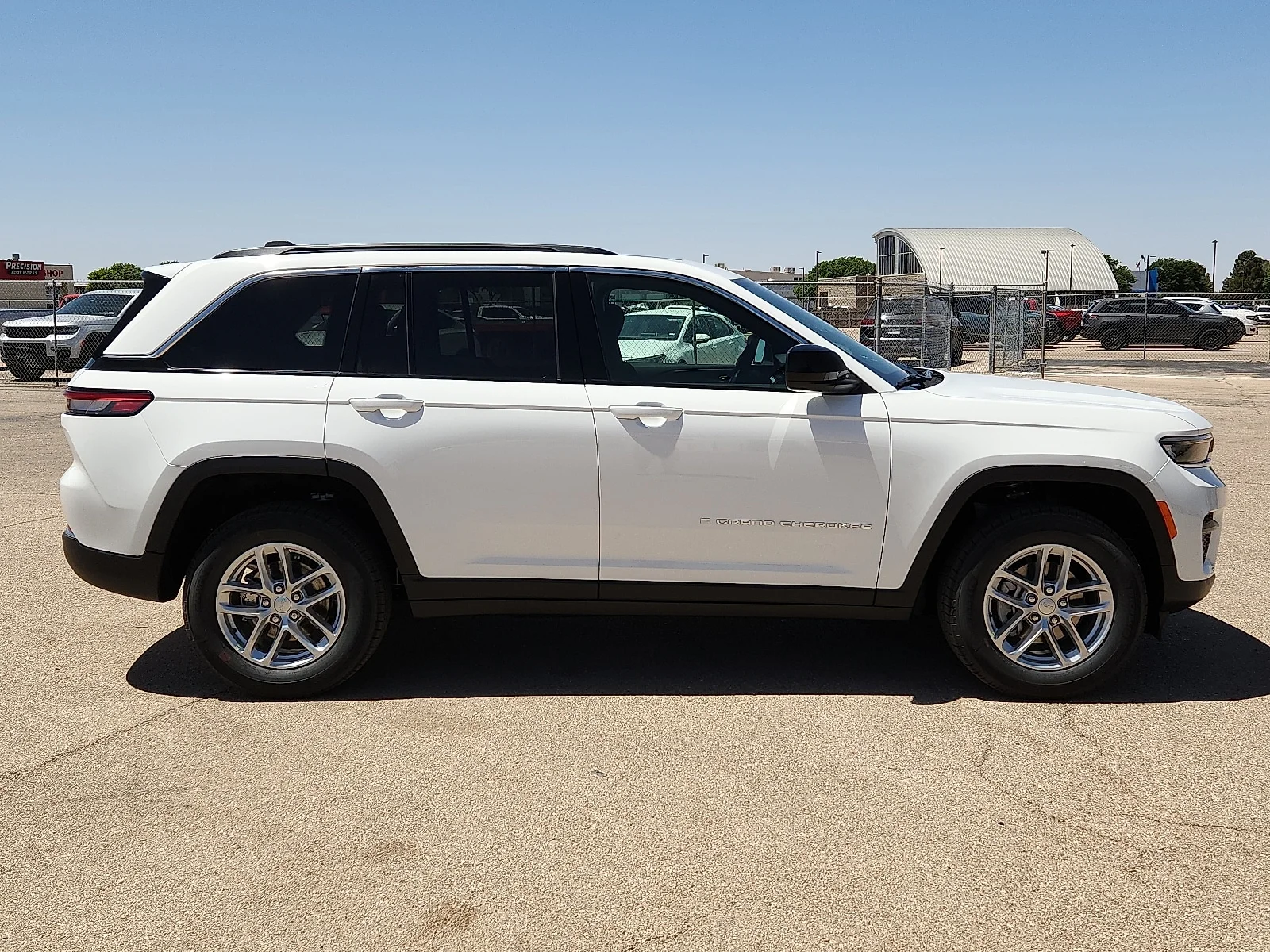 New 2026 Bright White Clear-Coat  Paint Jeep LAREDO X 4X4 image 5