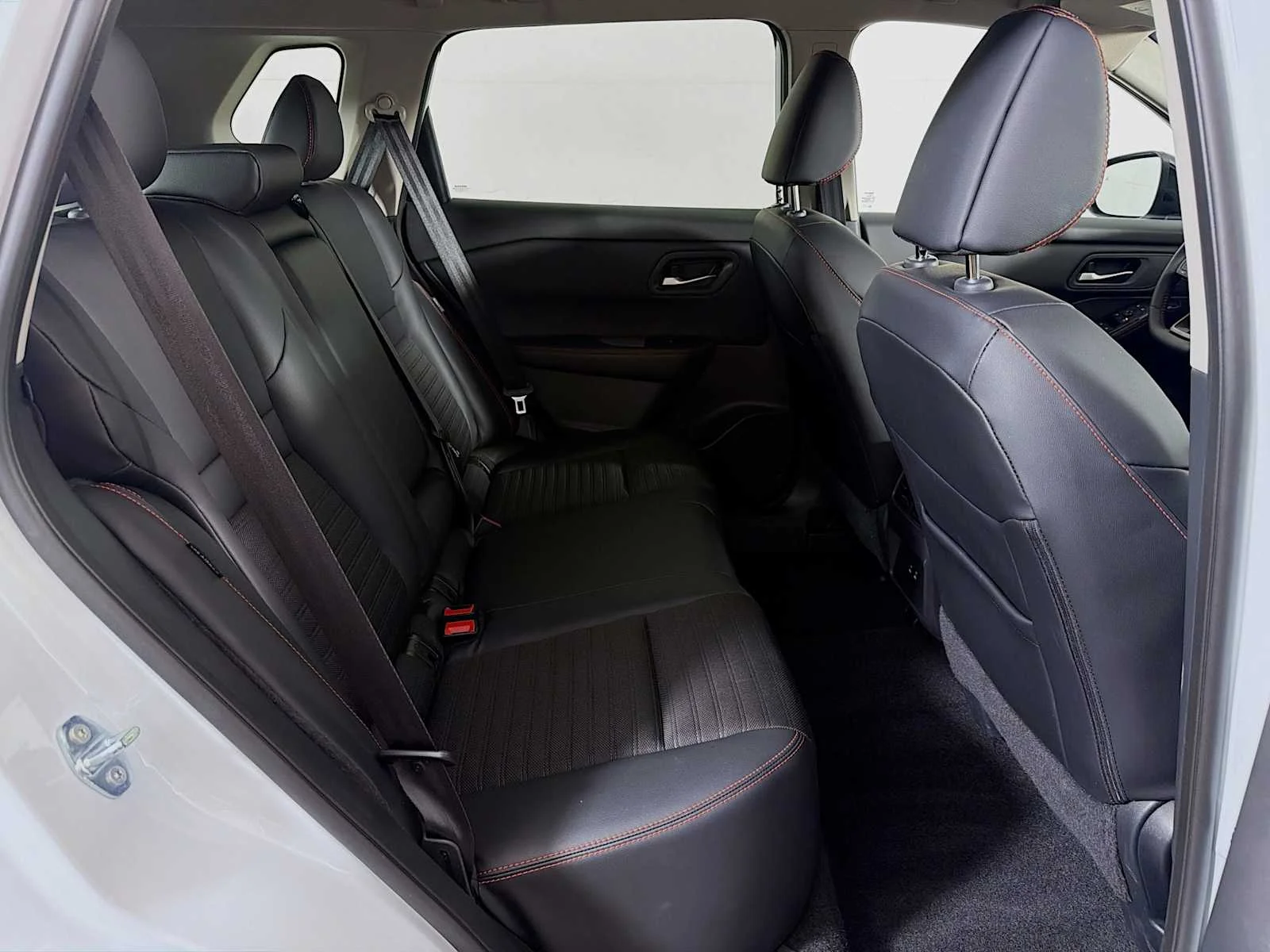 Certified Used 2025 Everest White Pearl Nissan Rock Creek image 23