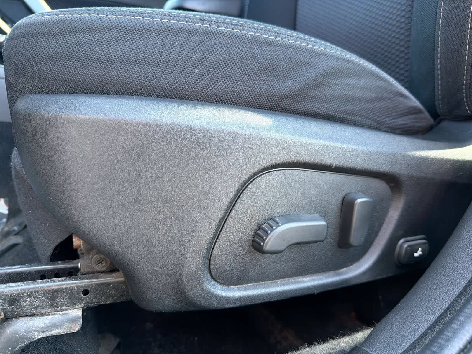 Used 2017 Ice Silver Metallic Subaru Premium image 18