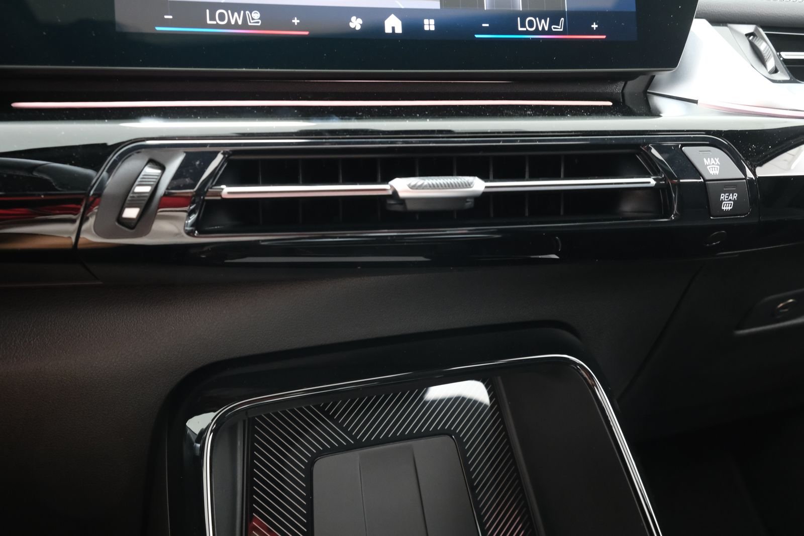 New 2027 Mineral White Metallic BMW xDrive28i image 20