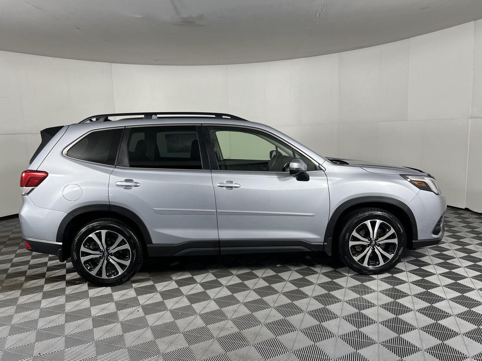 Certified Used 2024 Ice Silver Metallic Subaru Limited image 27