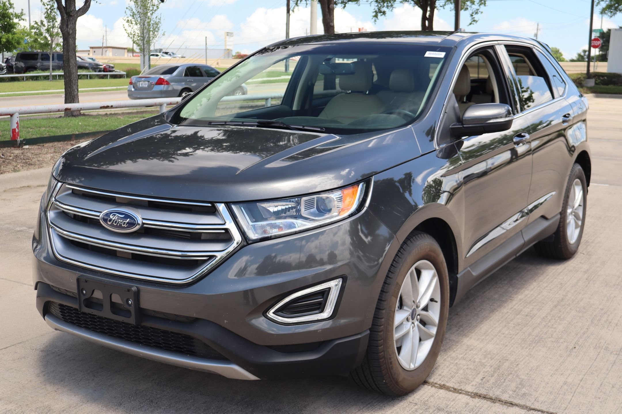 Used 2018 Gray Ford SEL image 8