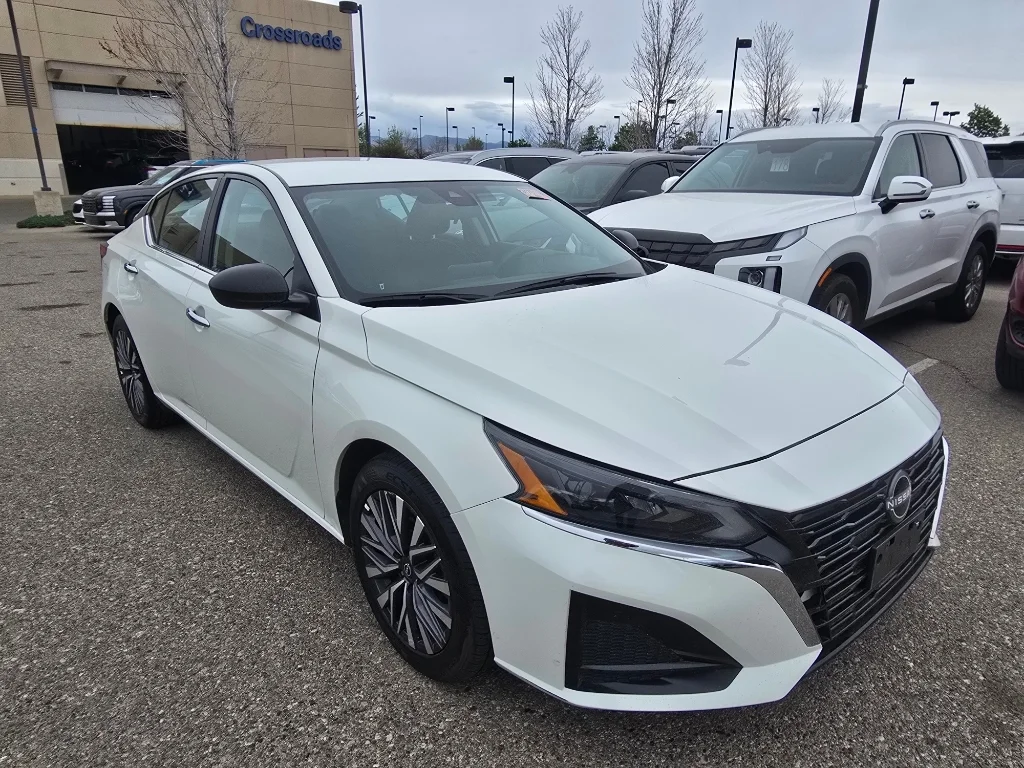 Used 2025 Glacier White Nissan SV image 6