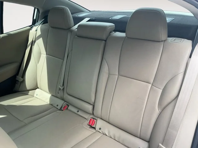 Used 2022 Crystal White Pearl Subaru Limited image 13