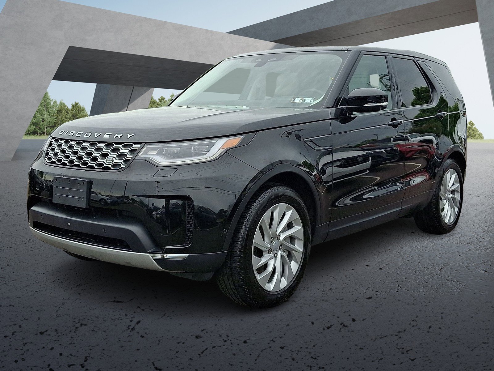 Used 2025 Black Land Rover S image 2