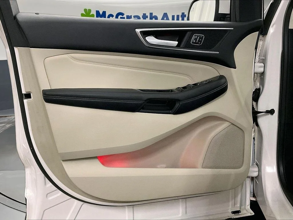 Used 2016 White Ford Titanium image 27