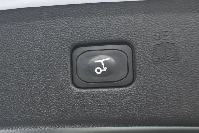 Used 2024 Oxford White Ford SEL image 23