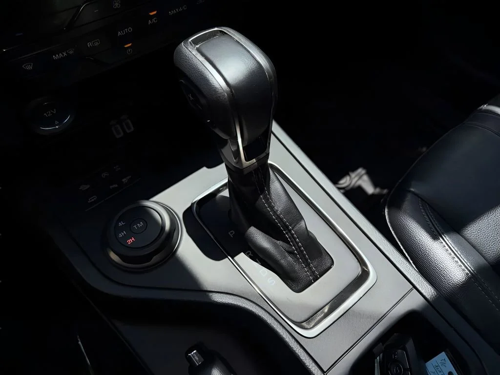 Used 2019  Ford XL image 15