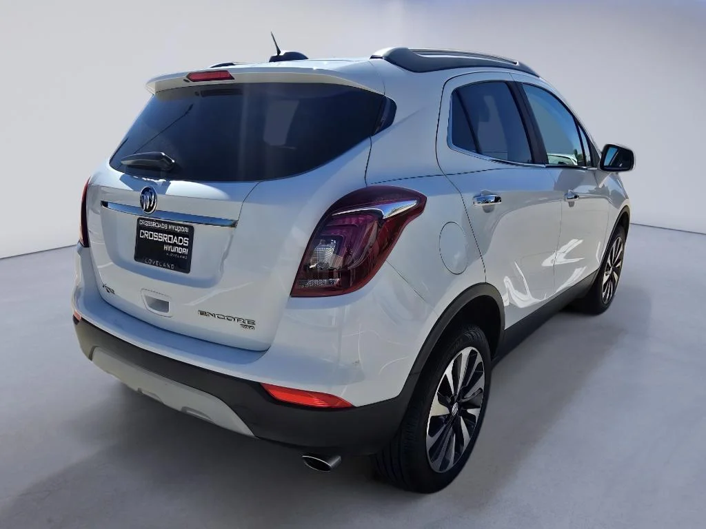 Used 2022 Summit White Buick Preferred image 6