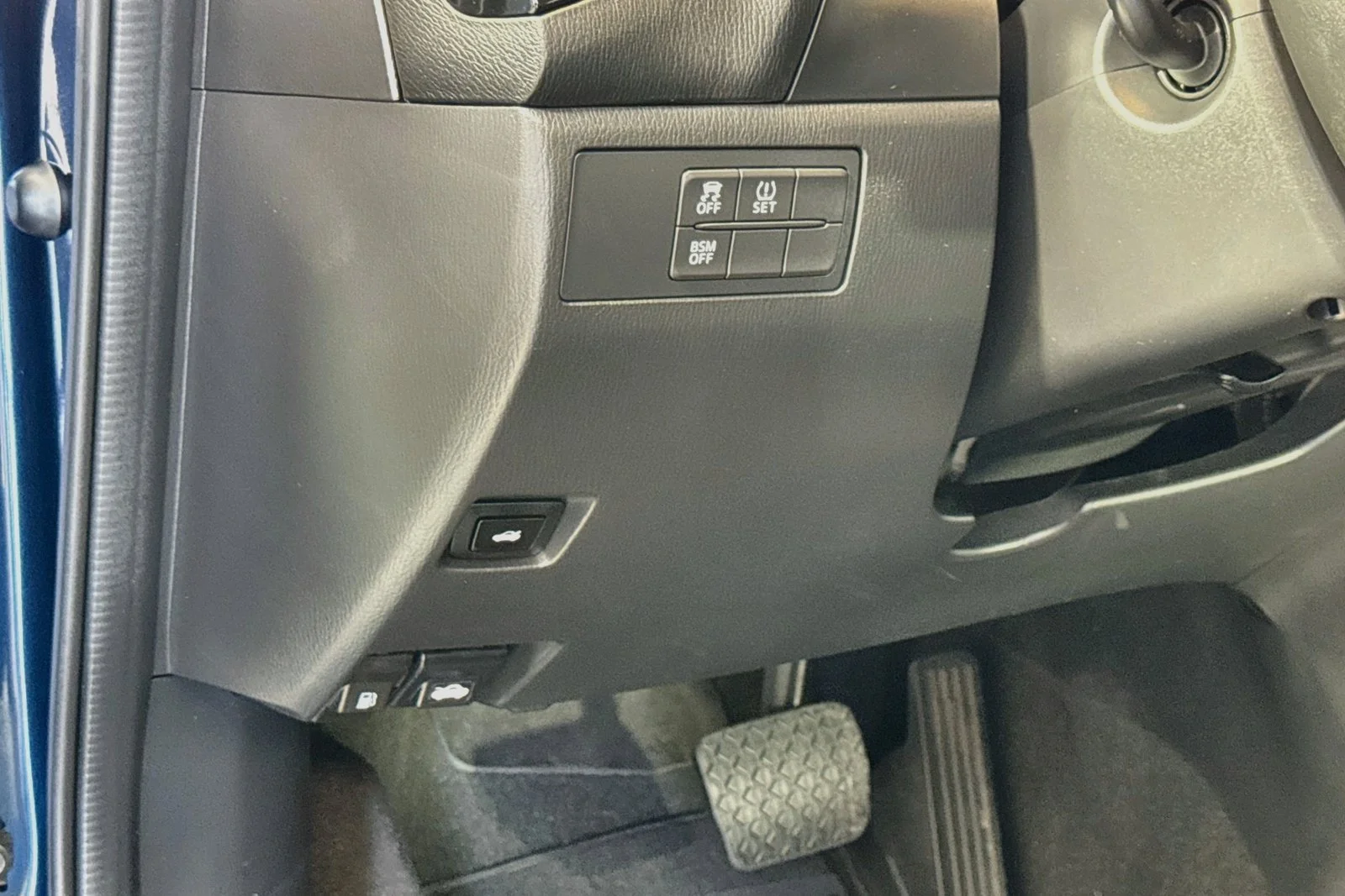 Used 2015 Deep Crystal Blue Mica Mazda i Touring image 10