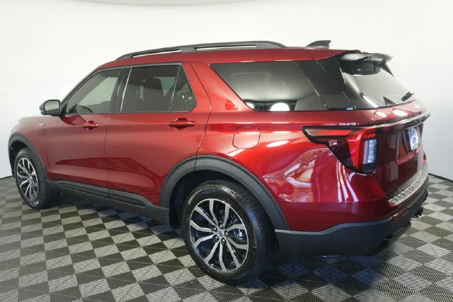 New 2026 Ruby Red Metallic Tinted Clearcoat Ford King Ranch® image 5