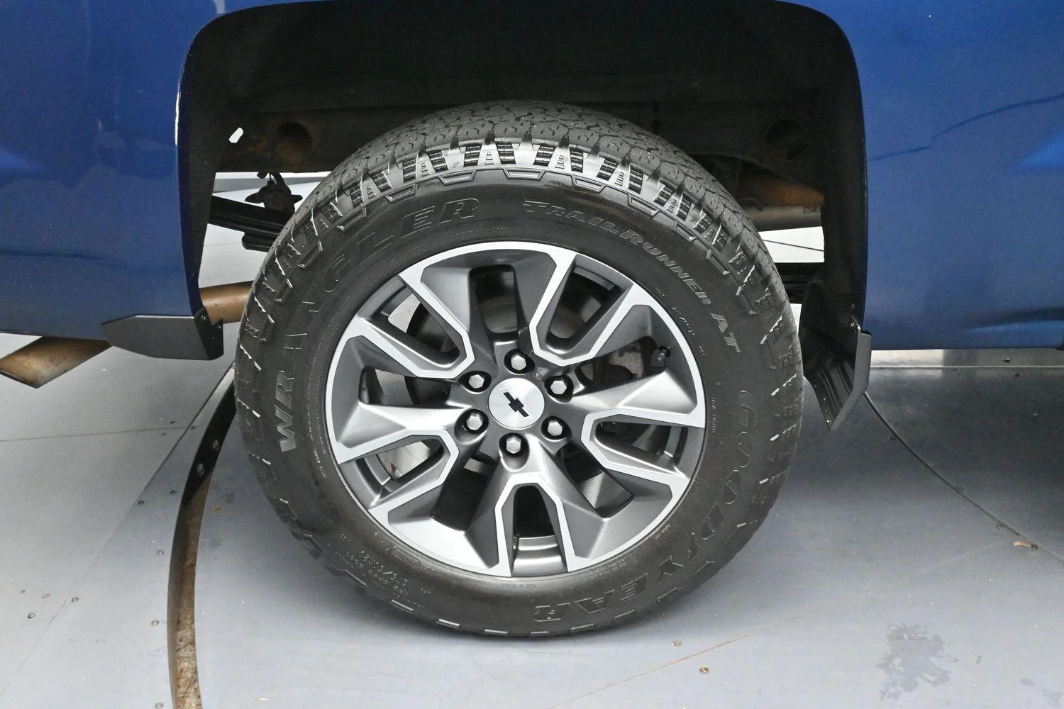 Used 2018 Deep Ocean Blue Metallic Chevrolet LT image 33