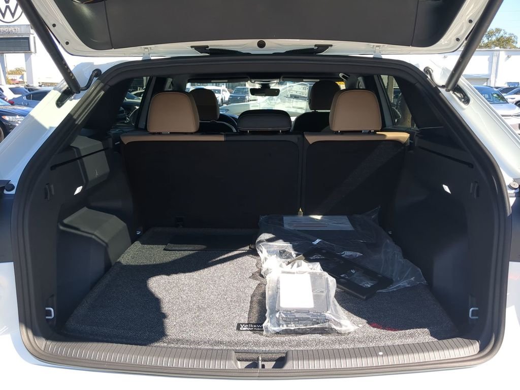 New 2026 White/off-white Volkswagen 2.0T SE w/Technology image 9