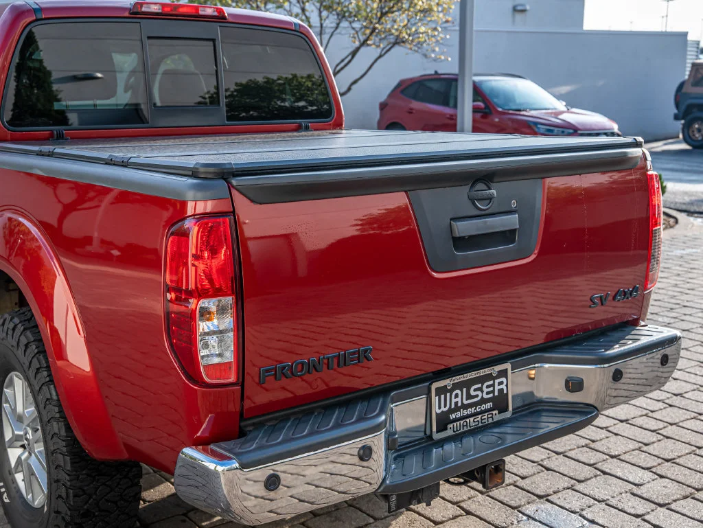 Used 2018 Lava Red Nissan SV image 18