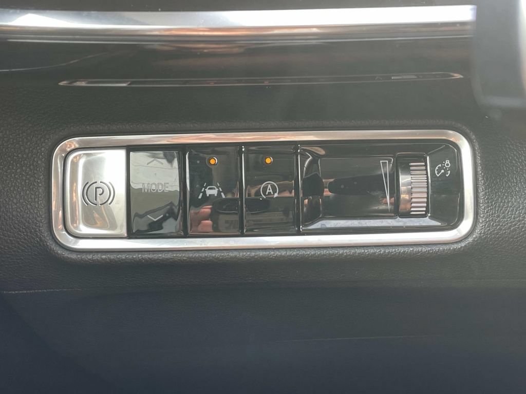 Used 2024 Summit White Buick Preferred image 19
