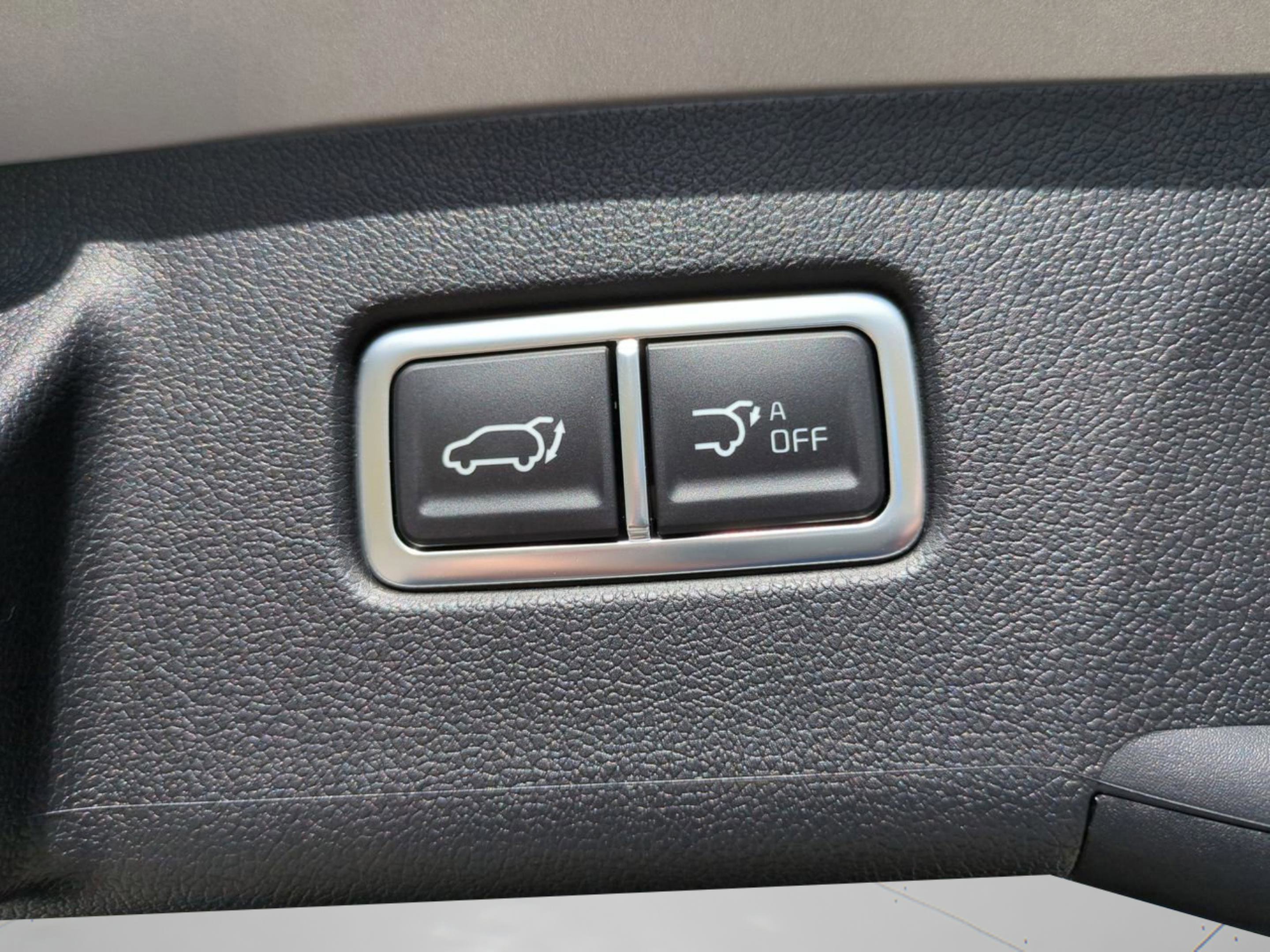 New 2026 Ivory Silver Kia EX image 17