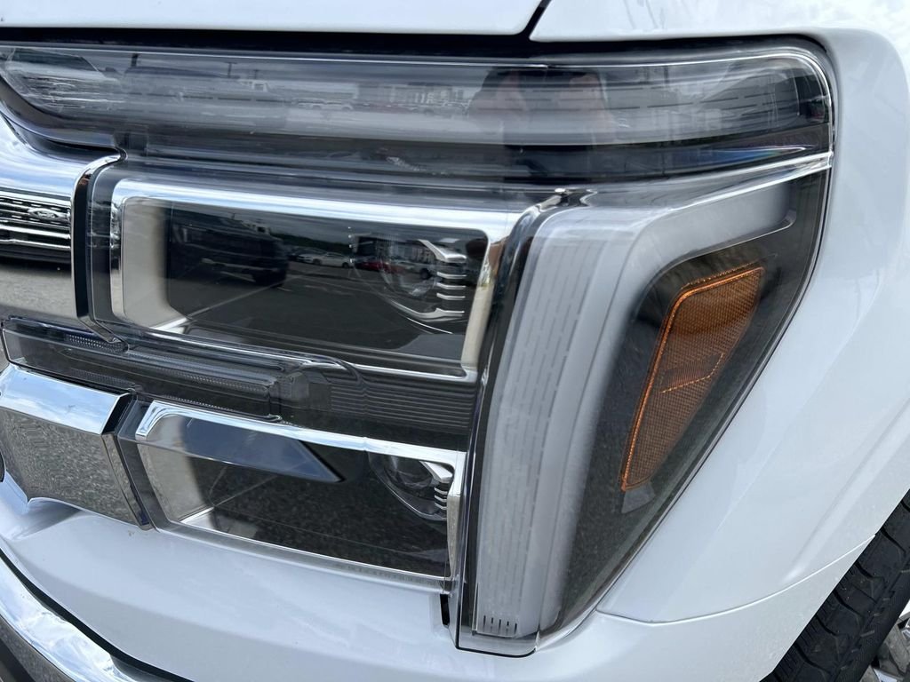 New 2026 Oxford White Ford Lariat® image 9