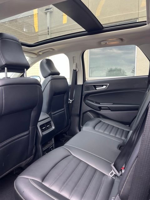 Used 2024 Gray Ford SEL image 5
