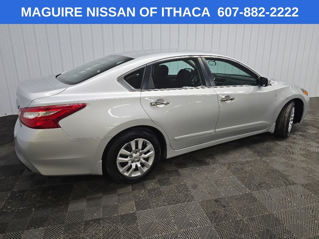Used 2016 Silver Nissan 2.5 S image 3