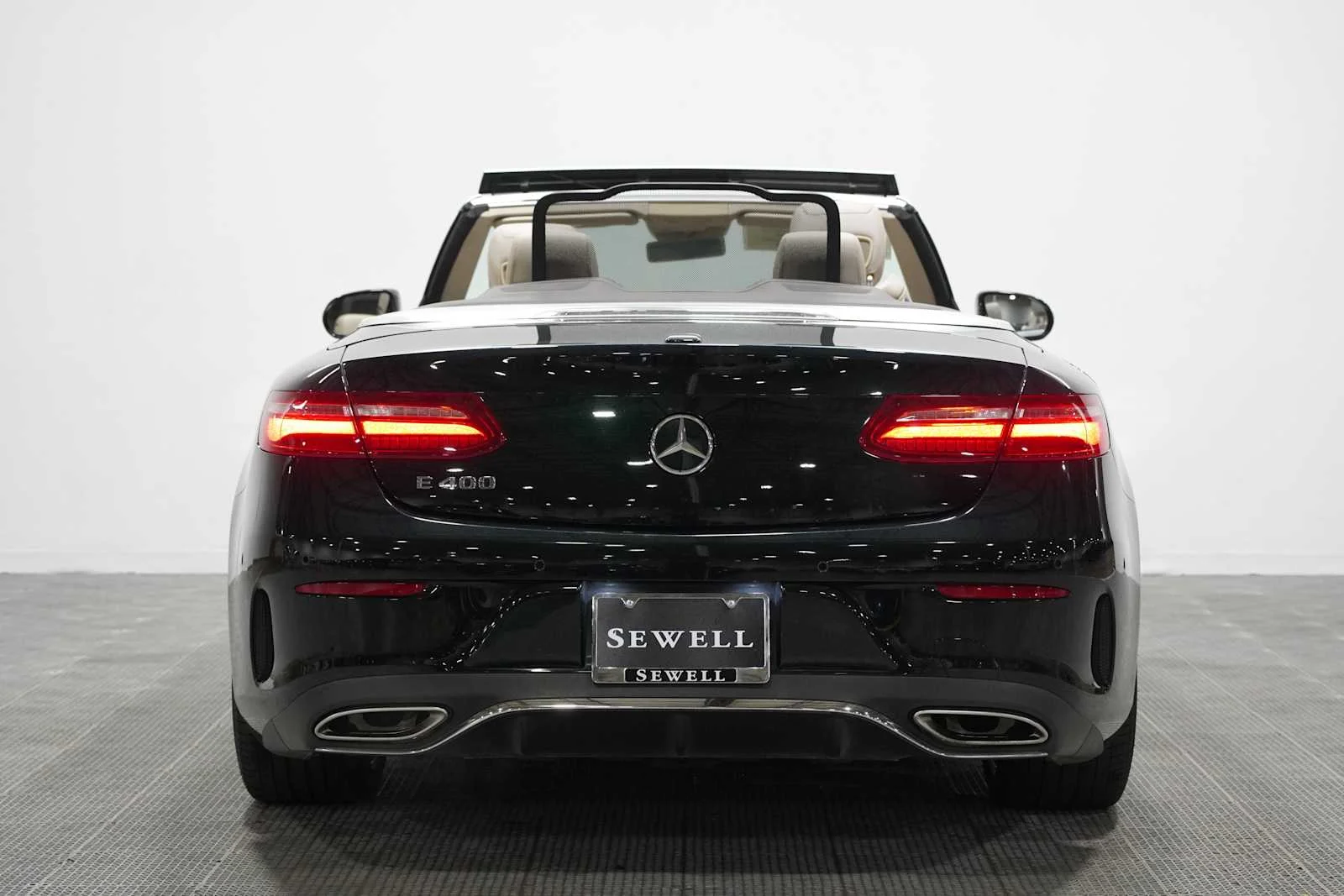 Used 2018 Emerald Green Metallic Mercedes-Benz E 400 image 5