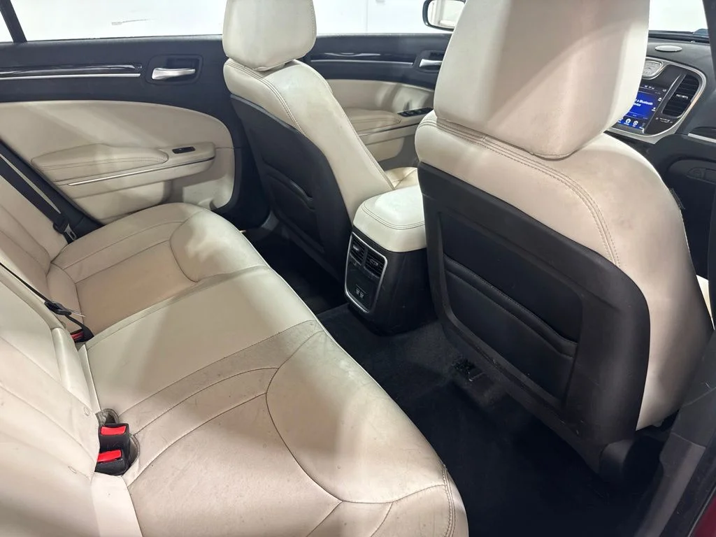 Used 2015 Velvet Chrysler Limited image 24