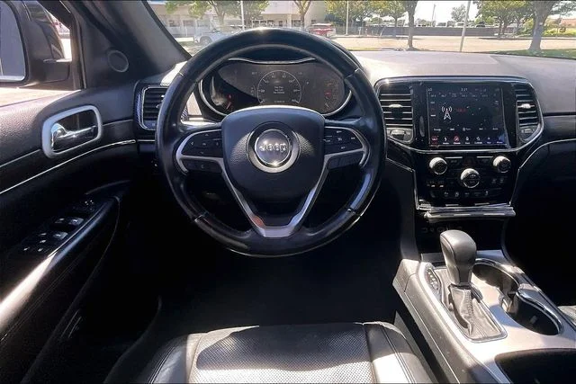 Used 2019 Diamond Black Jeep Limited image 5