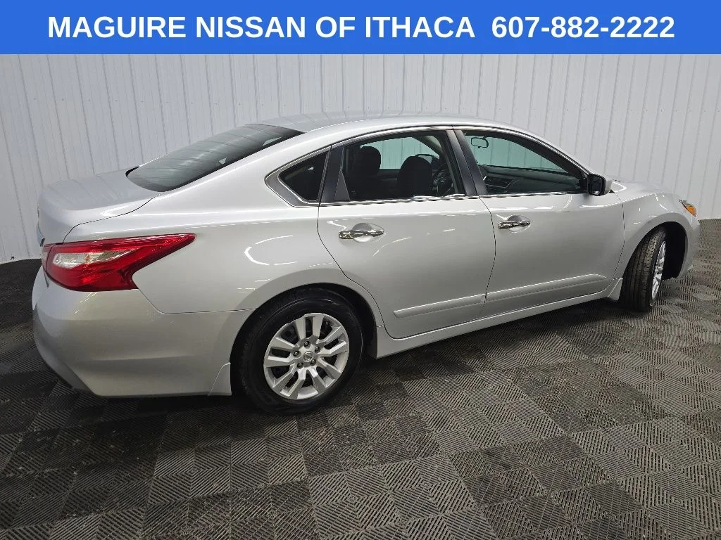 Used 2016 Silver Nissan 2.5 S image 3