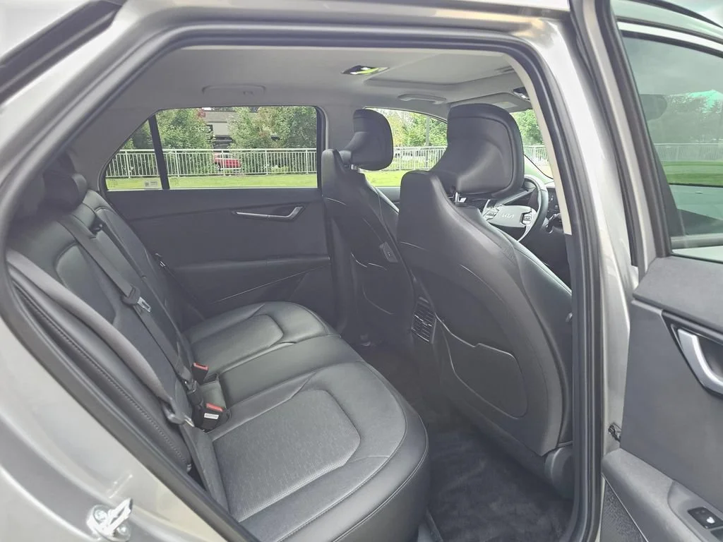 Used 2023  Kia Wave image 14