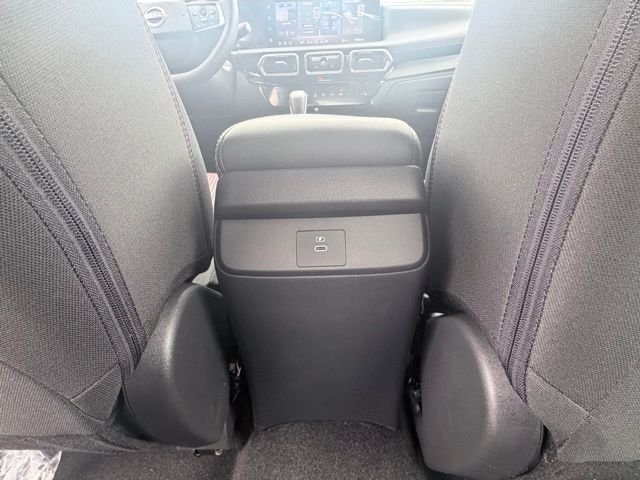 New 2026 Energetic Ember / Super Black Two-tone Nissan SR image 25