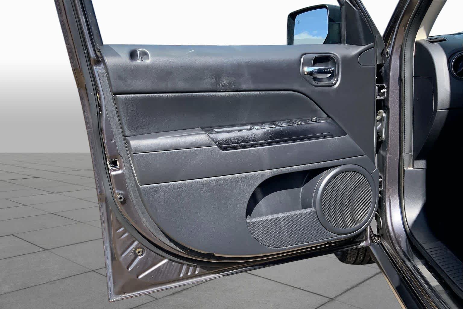 Used 2016 Granite Crystal Metallic Clearcoat Jeep High Altitude Edition image 20